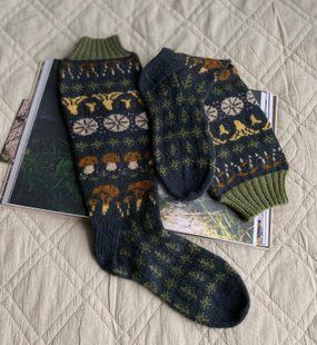 Woolen socks with mushroom pattern